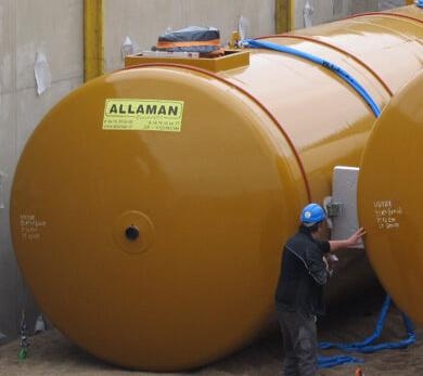 Cuve pour stockage d'acide nitrique et d'acide chlorhydrique